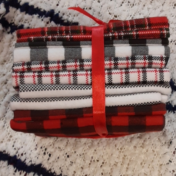 2 Scrunchies - Picture 1 of 1